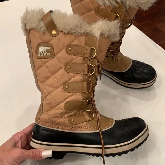 Sorel Tan and Black Winter Boots - Picture 2 of 11